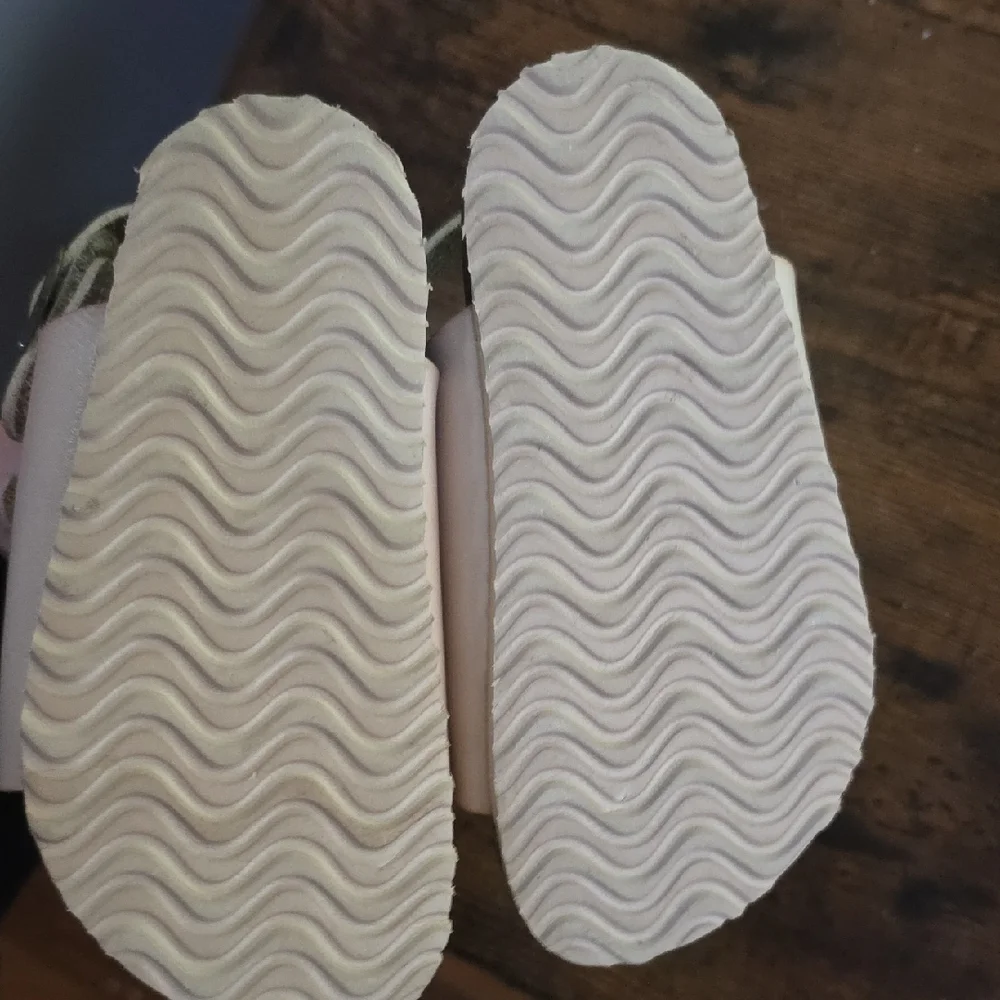 GAP Cream Sandals Comfortable Two-Strap Design